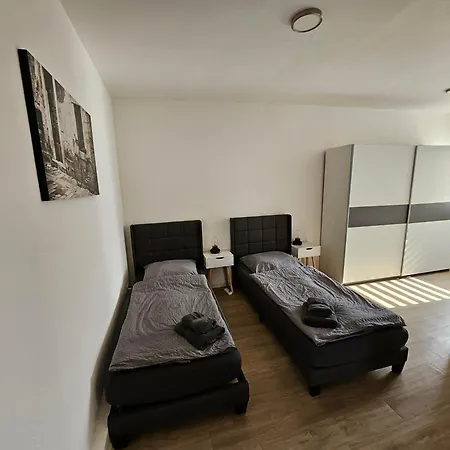 Gaestewohnung Heinrich Heine Schule Apartment